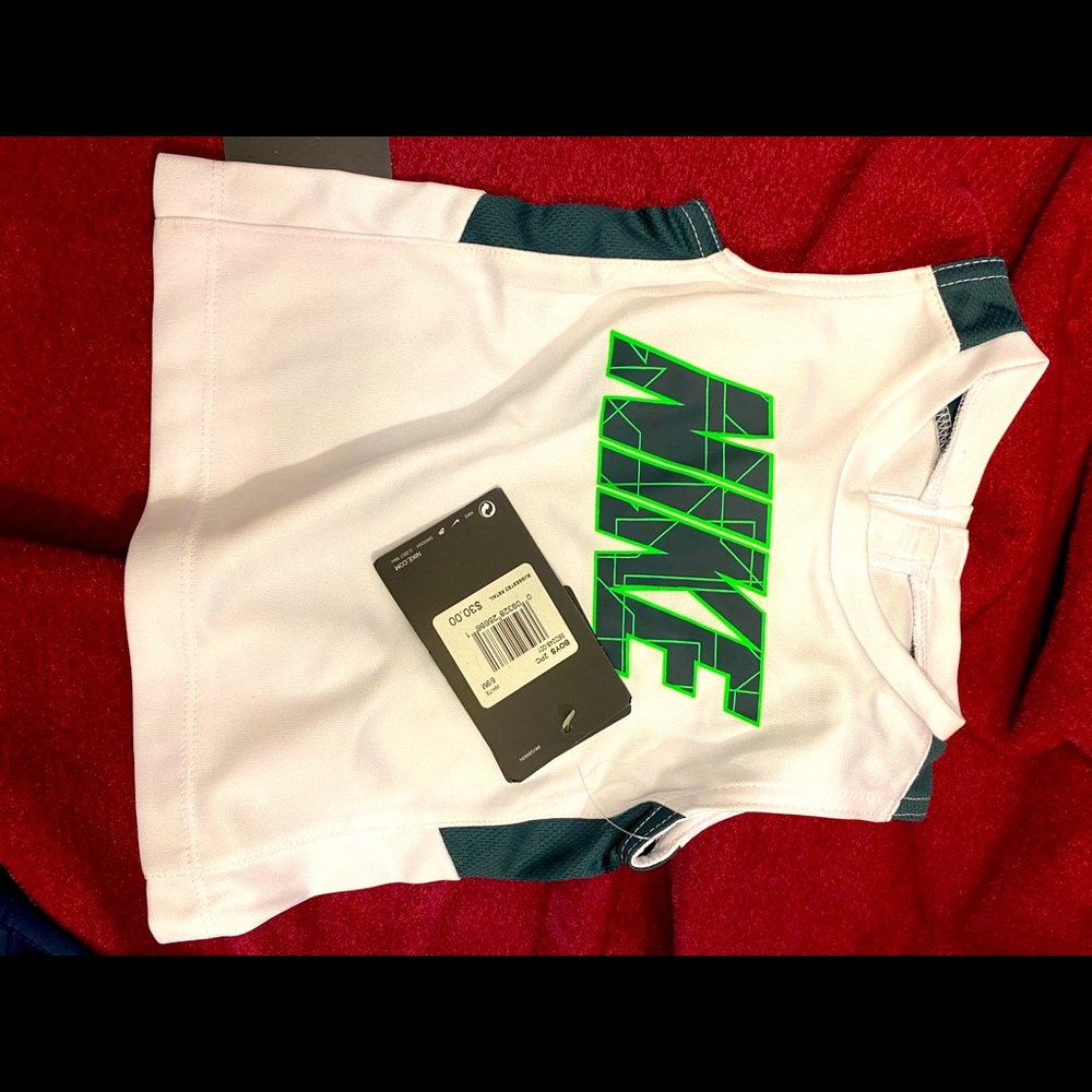 Nike youth top